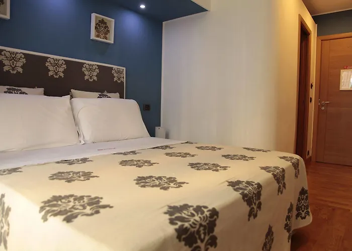 Orsini 46 4* ナポリ